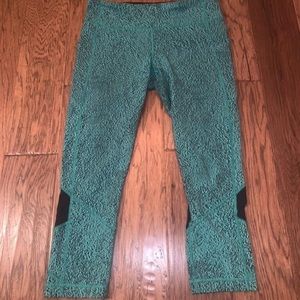 Lululemon green jacqured leggings